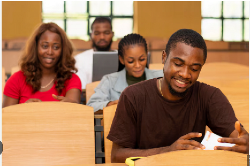 Groupe d'étudiants en plein travail pratique
